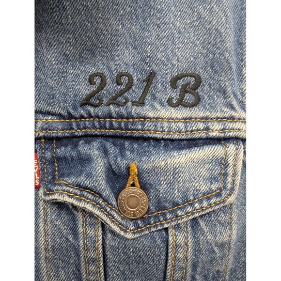Levis Premium Denim Jacket Mens Medium Trucker Custom Embroidered 221B Sherlock - Picture 4 of 14